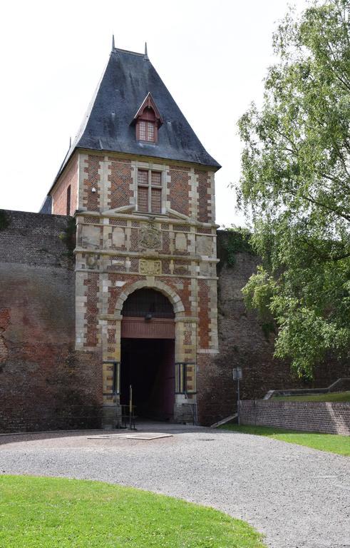 La Porte De Bretagne Peronne  Exterior photo